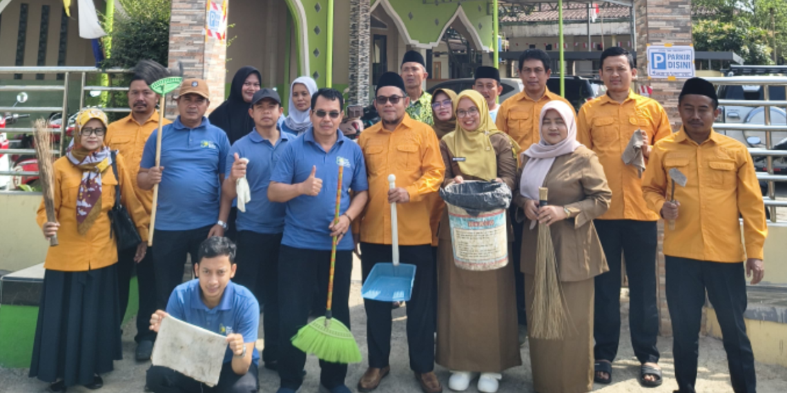 KUA Pabuaran Bersama KKG PAI dan Masyarakat Sukseskan GEBER MASJID