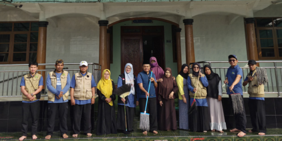 KUA Kadudampit Bersama Majelis Taklim Laksanakan GEBER MAS di Masjid Jami’ Al-Karimah