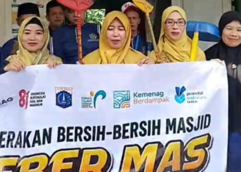 Penyuluh KUA Cireunghas Bersama Masyarakat Laksanakan GEBER MASJID di Masjid Jami’ Nurul Huda