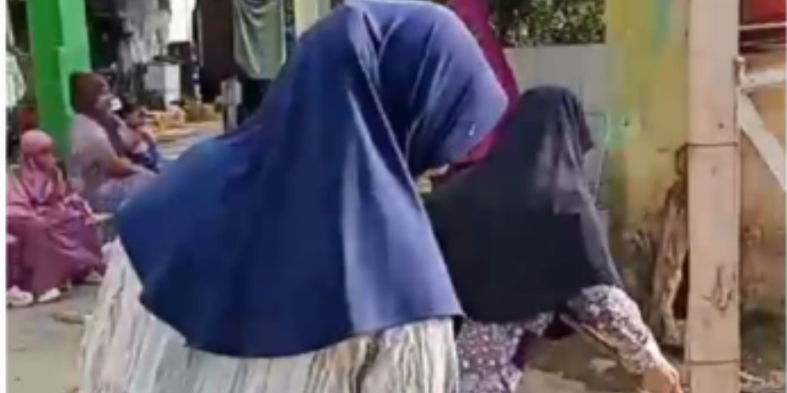Penyuluh Agama KUA Cibadak Ajak Masyarakat Rawat Kebersihan Masjid melalui GEBER MAS
