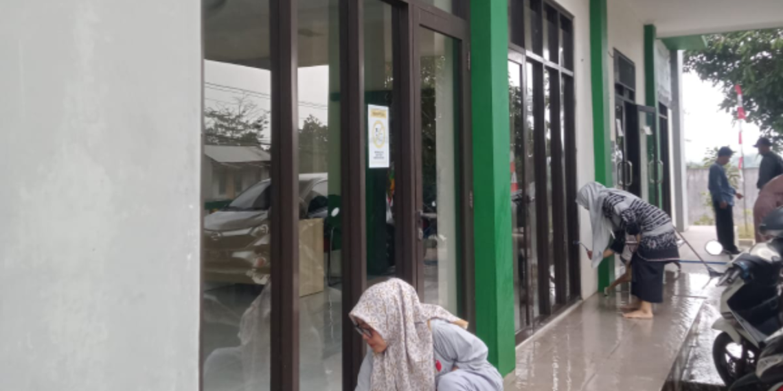 KUA Sagaranten Gelar GEMAH ASRI, Wujudkan Lingkungan Kerja yang Nyaman dan Bersih