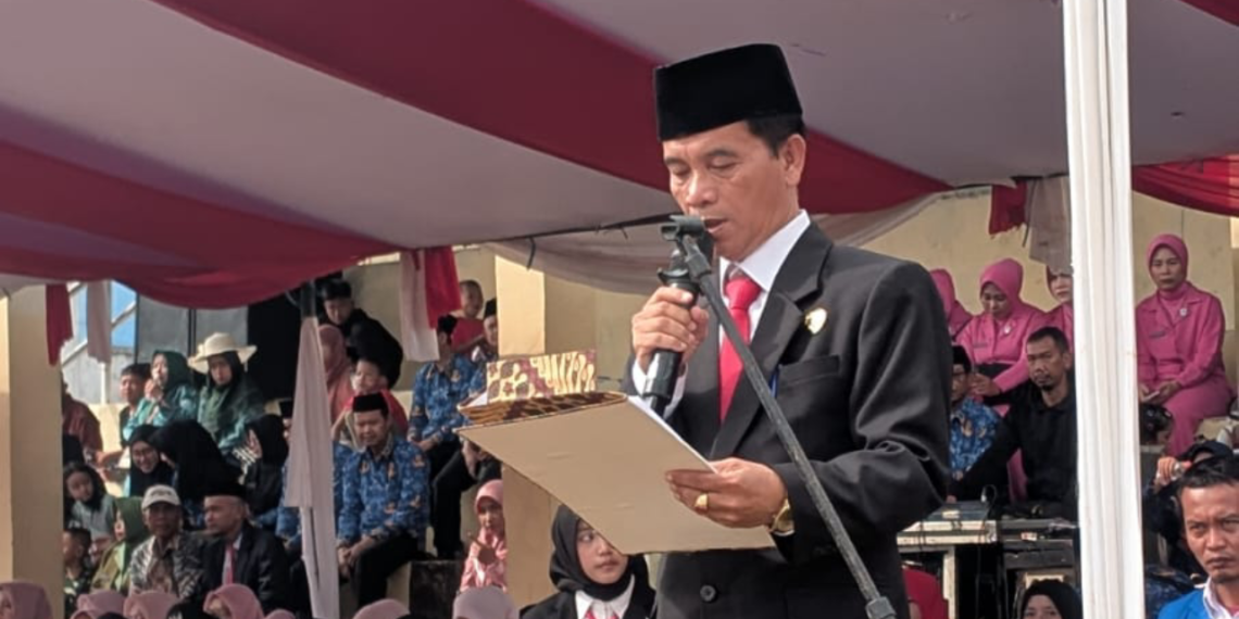 Kepala KUA Sagaranten Pimpin Doa Upacara HUT ke-81 RI, Ajak Masyarakat Rawat Persatuan