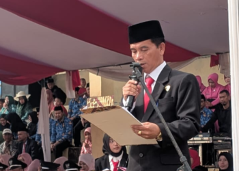 Kepala KUA Sagaranten Pimpin Doa Upacara HUT ke-81 RI, Ajak Masyarakat Rawat Persatuan