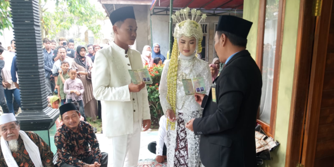 Penghulu KUA Surade Laksanakan Pencatatan Pernikahan dan Berikan Nasihat kepada Catin