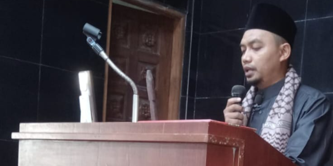 Penyuluh KUA Sukalarang Satukan Makna Maulid Nabi dan Kemerdekaan dalam Khutbah Jumat di Masjid Al-Jabbar
