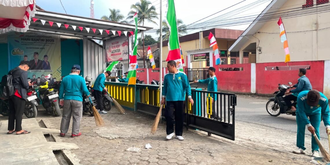 Gemah Asri, KUA Kabandungan Wujudkan Lingkungan Kerja yang Nyaman dan Sehat
