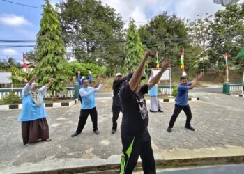 Senam Sehat dan GEMAH ASRI Semarakkan Kemerdekaan di KUA Ciracap