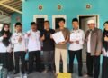 Sambut Wajib Halal Oktober 2026, KUA Cikakak Serahkan Sertifikat Halal kepada UMKM Tahu