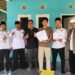 Sambut Wajib Halal Oktober 2026, KUA Cikakak Serahkan Sertifikat Halal kepada UMKM Tahu