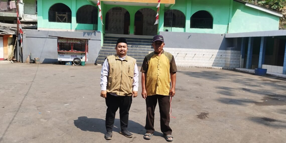Penyuluh KUA Bantargadung Verifikasi Persyaratan Wakaf di Masjid Jami Al-Ikhlas, Pastikan Administrasi Sesuai Ketentuan