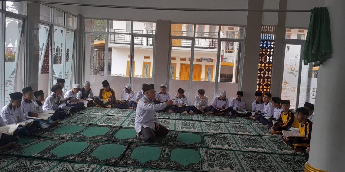 KUA Goes to School, Penyuluh Kabandungan Bina Tadarus Al-Qur’an di MTs Nurul Hidayah