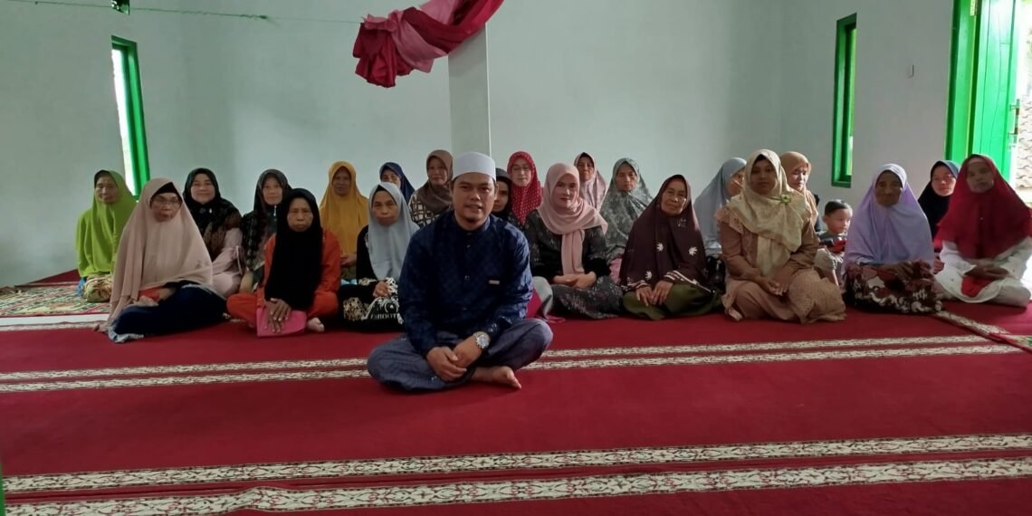 Semarakkan Gema Selawat Kebangsaan, Penyuluh KUA Kabandungan Ajak Jamaah MT Alikhlas Berselawat