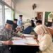 Penghulu dan Penyuluh KUA Cibadak Verifikasi Berkas Catin Sebelum Bimbingan Perkawinan
