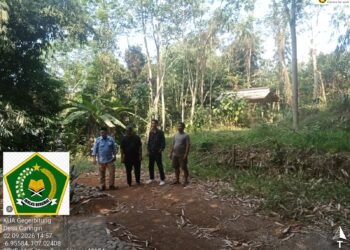 Penyuluh KUA Gegerbitung Verifikasi dan Survei Tanah Wakaf untuk Pemakaman di Desa Caringin