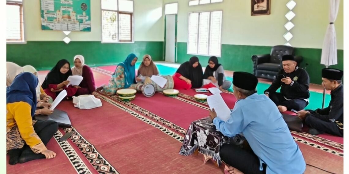 Gema Selawat Kebangsaan Hari Ketiga, KUA Ciracap Lanjutkan Pembacaan Dalā’il al-Khayrāt