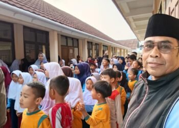 Penyuluh KUA Kabandungan Dampingi Siswa SDN Pajagan dalam Pembacaan Selawat