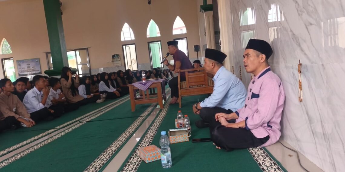 Penyuluh KUA Lengkong Semarakkan Maulid Nabi dan Gema Selawat Bersama 800 Siswa SMA Negeri 1 Lengkong