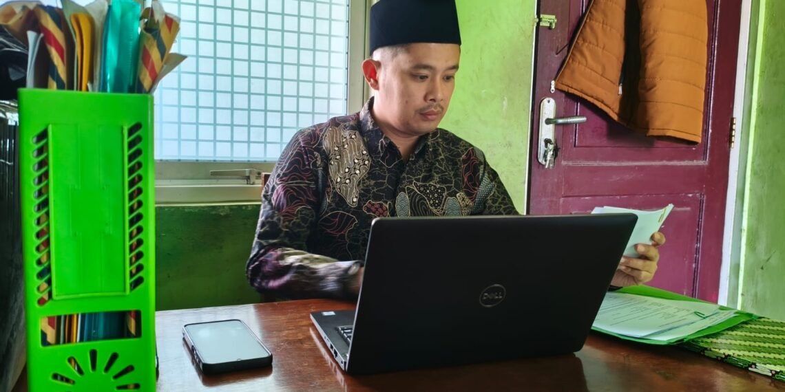 Penyuluh KUA Nagrak Rangkap Operator SIWAK, Percepat Digitalisasi Data Tanah Wakaf
