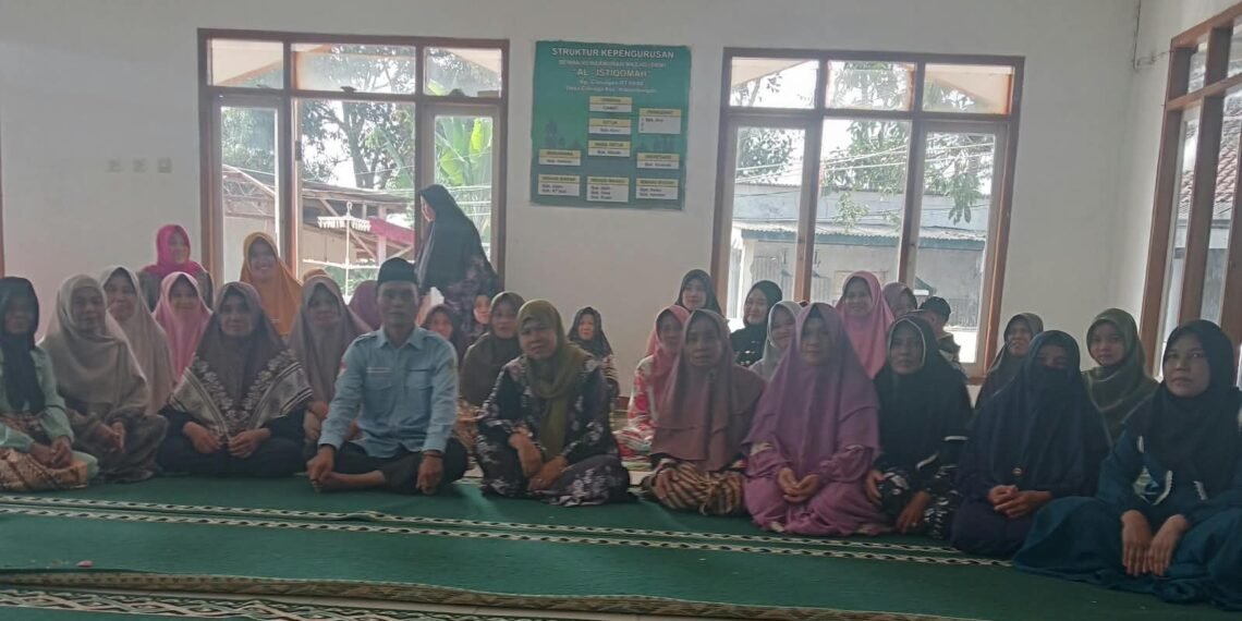 Penyuluh KUA Kabandungan Perkuat Pembinaan Keagamaan di Majelis Taklim Al-Istiqomah