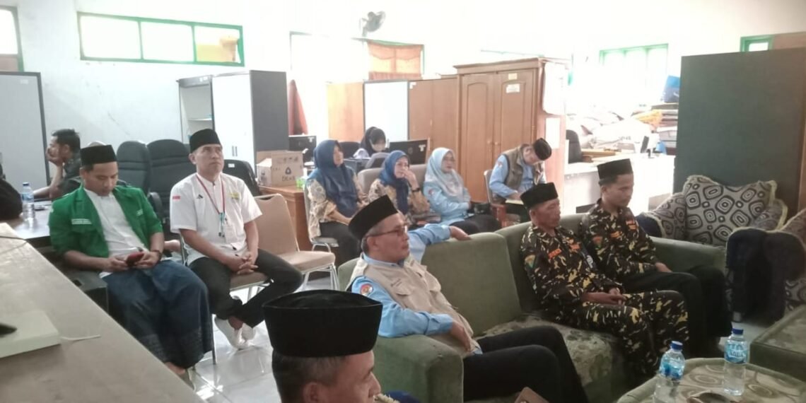 Kepala KUA Ciracap Pimpin Gema Selawat Nabi pada Kegiatan MTA