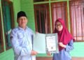 Penyuluh KUA Waluran Serahkan SKT Majelis Taklim Nurul Ikhwan di Waluran Mandiri