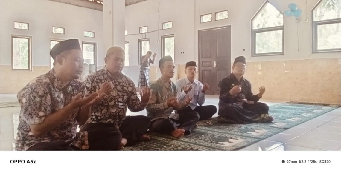 Gema Selawat Kebangsaan Hari Keempat, KUA Surade Hidupkan Selawat di Masjid Assakinah