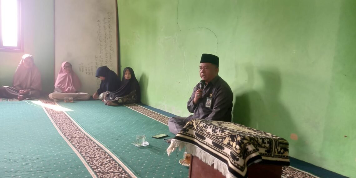 Kepala KUA Bojonggenteng Semarakkan Gema Selawat di Majelis Taklim Tarbiyatussibyan