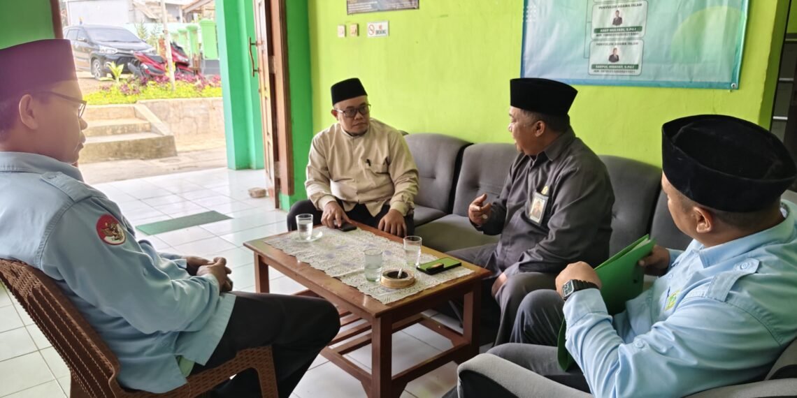 KUA Bojonggenteng Perkuat Pelayanan Wakaf, Kepala KUA Layani Konsultasi Masyarakat