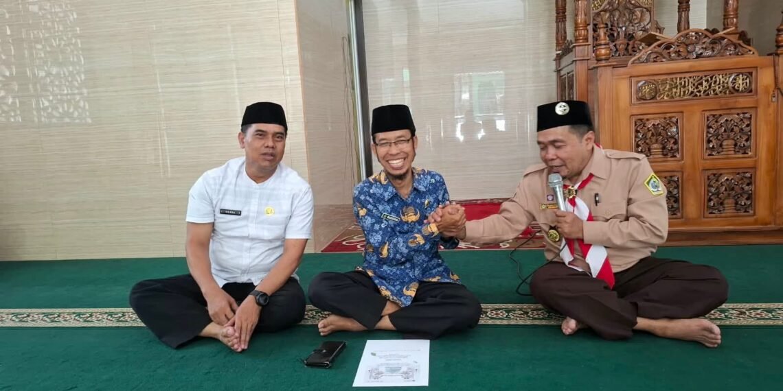 Kasi Bimas Islam Pimpin Gema Selawat Kebangsaan Hari Keempat di Kemenag Kabupaten Sukabumi