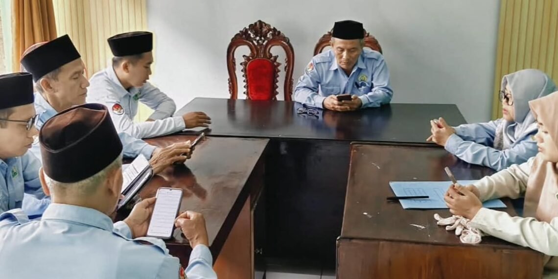 Hari Keempat, KUA Ciracap Lanjutkan Gema Selawat dengan Pembacaan Dalā’il al-Khayrāt Bagian Kelima