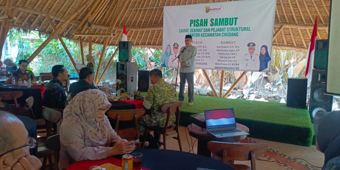 Kepala KUA Cikidang Pimpin Doa pada Pisah Sambut Camat dan Pejabat Kecamatan