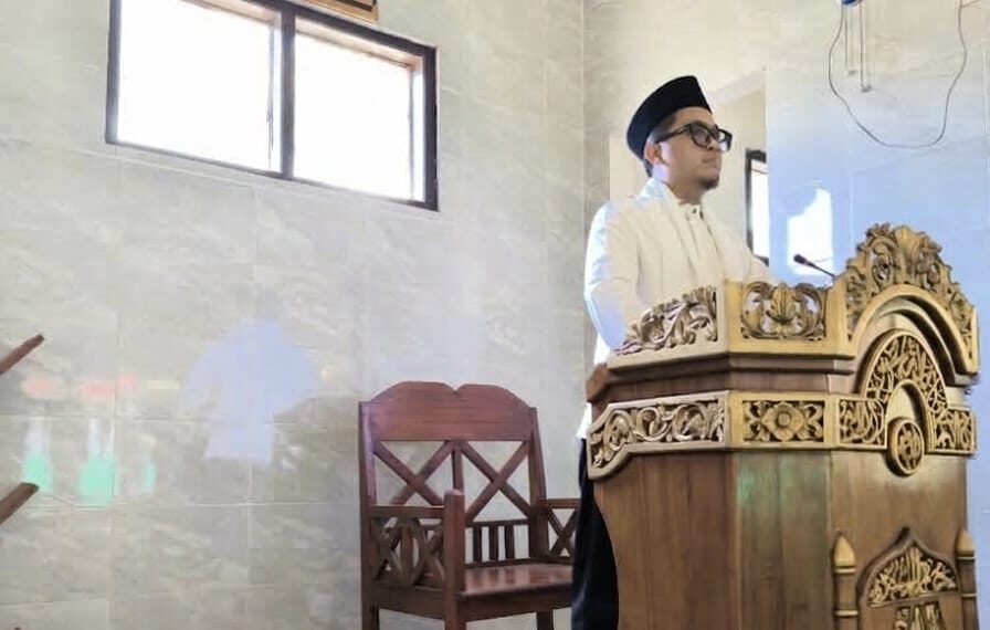 Penyuluh KUA Surade Perkuat Pembinaan Keagamaan melalui Khutbah Jumat