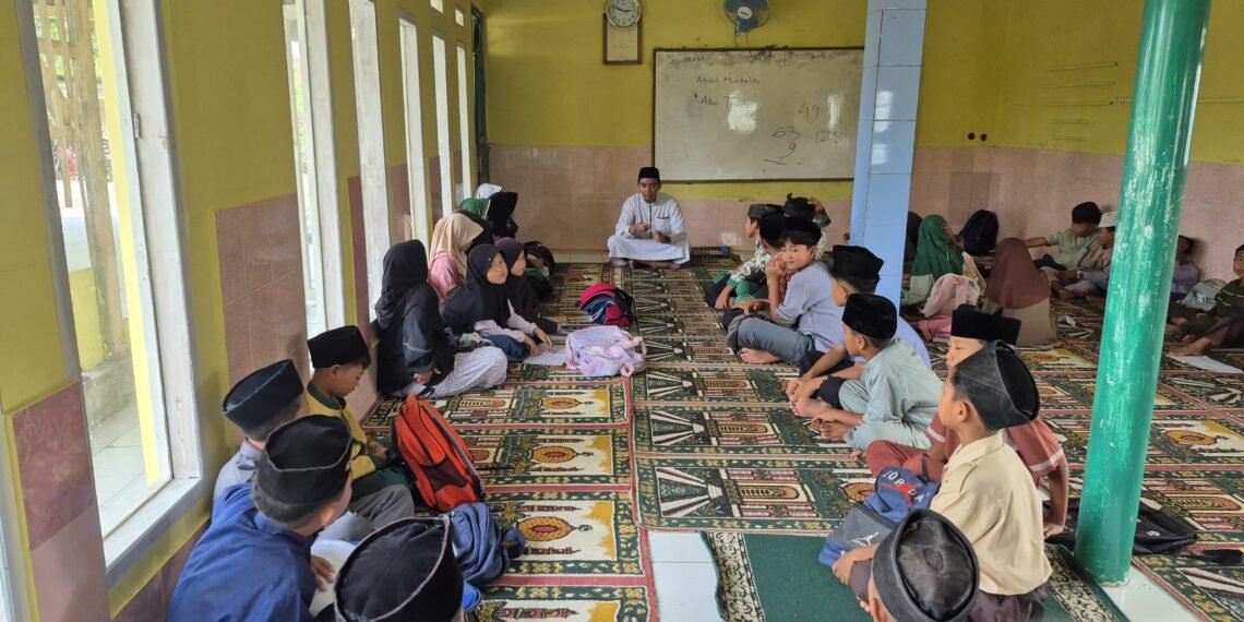 Penyuluh KUA Cibitung Lanjutkan Pembinaan BTQ Santri MDTU Miftahul Ma’rifah