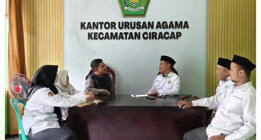 KUA Ciracap dan Penyuluh Kementerian Kelautan dan Perikanan (KKP) Sharing Peluang Usaha Budidaya Ikan bagi Pengantin dan Keluarga