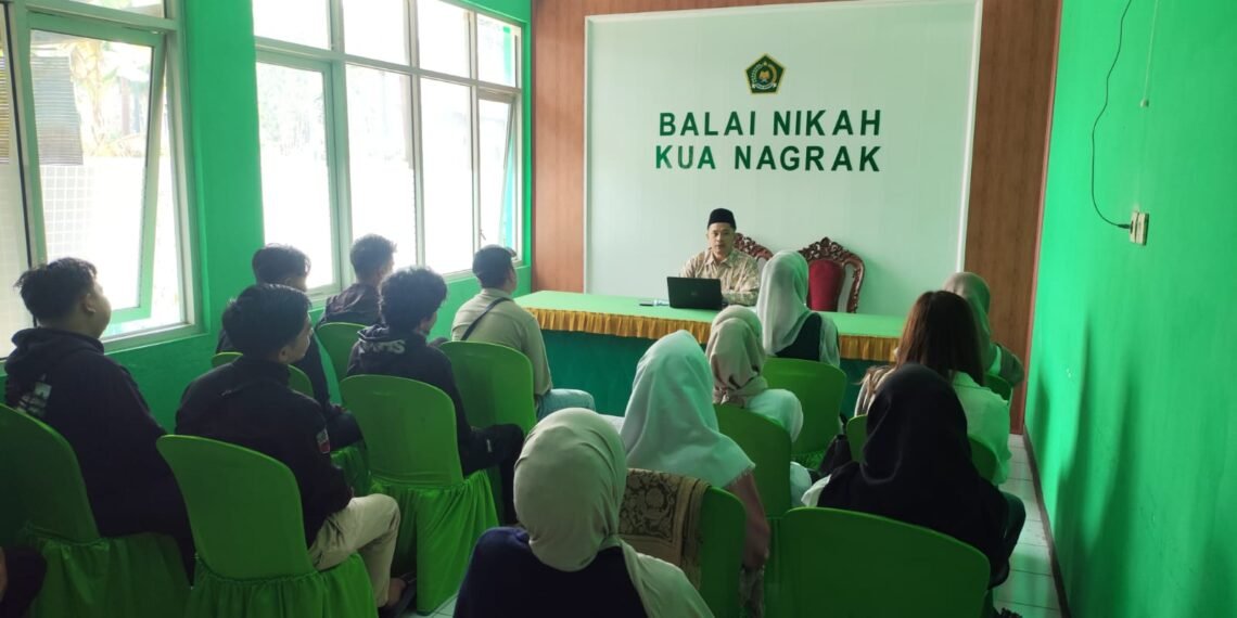 Penyuluh KUA Nagrak Bekali Catin tentang Landasan Keluarga Sakinah, Ajak Tepuk Sakinah