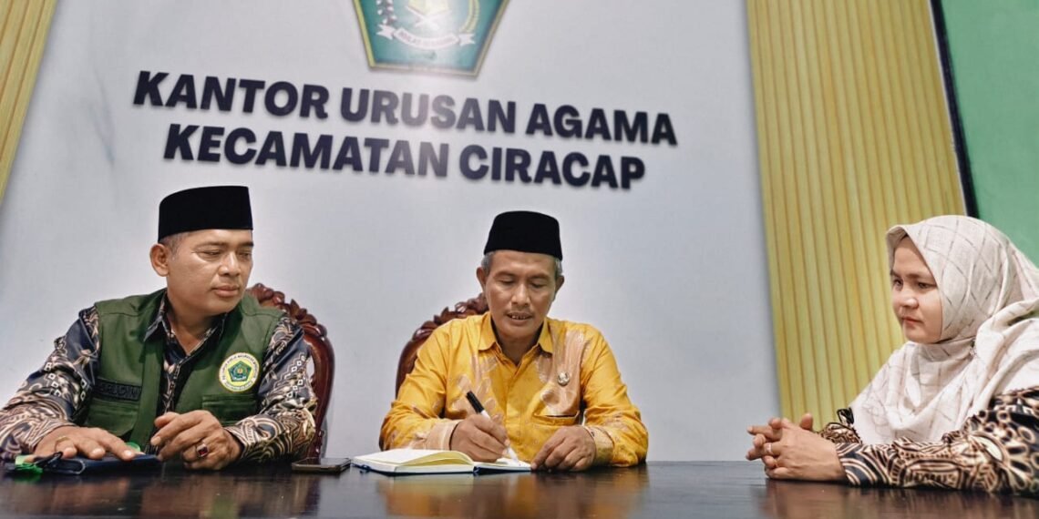 Ketua Panitia Hari Santri 2026 Koordinasi dengan Kepala KUA Ciracap, Matangkan Persiapan Tingkat Kecamatan