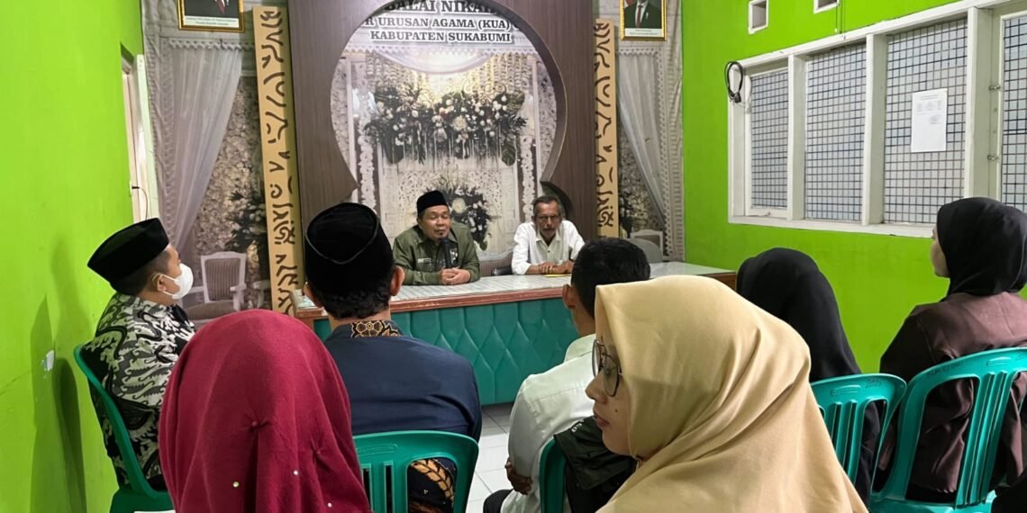 Kasi Bimas Islam Kemenag Kabupaten Sukabumi Berikan Pembinaan kepada Jajaran KUA Cisaat