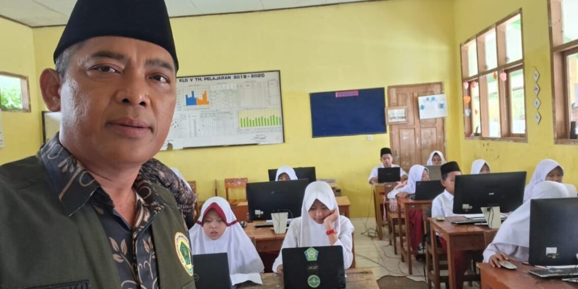 Kepala MI Al-Barokah Ujunggenteng Dorong Semangat Siswa Ikuti OMI 2026