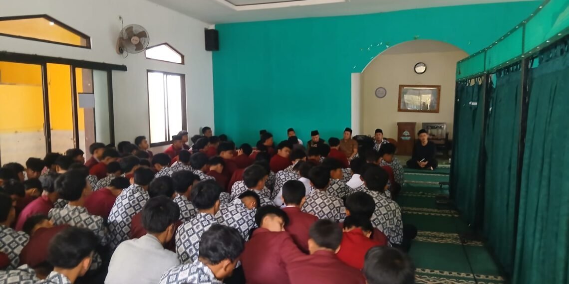 Penghulu KUA Lengkong Ajak Generasi Muda Tingkatkan Ghirah Keislaman melalui Maulid Nabi