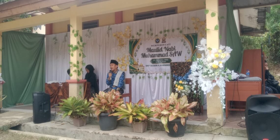 Penyuluh KUA Jampangkulon Sampaikan Tausiyah Maulid Nabi di SMPN 4 Jampangkulon