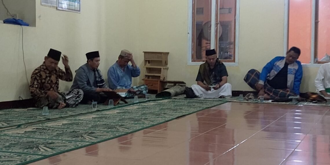 Penyuluh KUA Ciracap Perkuat Pembinaan Akhlak melalui Syahriahan Warga Ujunggenteng