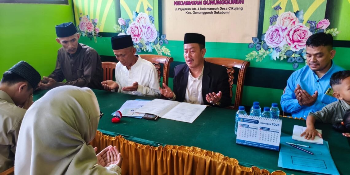 Dua Pasangan Nikah di KUA Gunungguruh, Pelayanan Akad Berjalan Khidmat dan Tertib