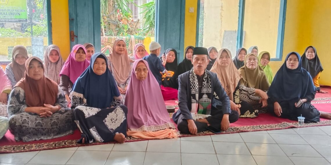 Jumat Mubarokah, Penyuluh KUA Kabandungan Ajak Jamaah Dalami Makna Silaturahmi dan Maulid Nabi