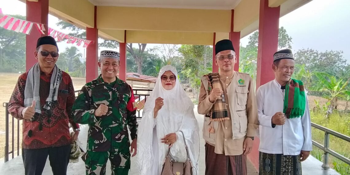 Kepala KUA Kebonpedes Jadi Imam Salat Istisqa di Lapang Bojongringkung