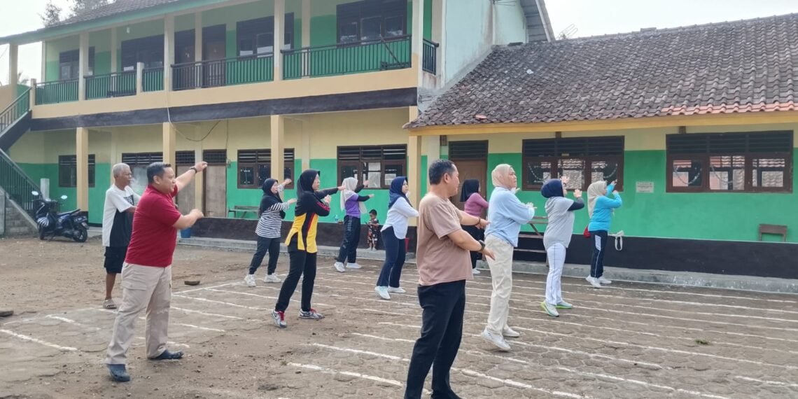 KUA Bojonggenteng Kembali Gelar Senam Jumat, Bangun Kebiasaan Hidup Sehat dan Peduli Lingkungan