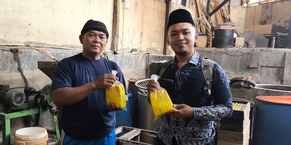 Dampingi Pelaku Usaha Tahu, Penyuluh KUA Cikakak Berikan Konsultasi Sertifikasi Halal