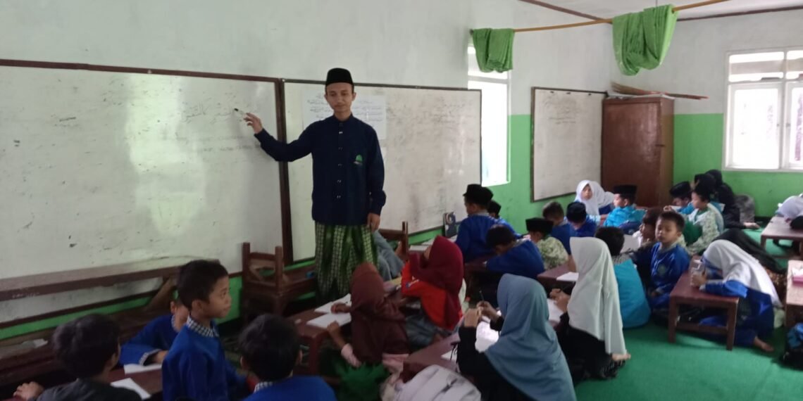 Penyuluh KUA Sukalarang Mulai Pendampingan BTQ Rutin di MDTU Al-Ikhlas