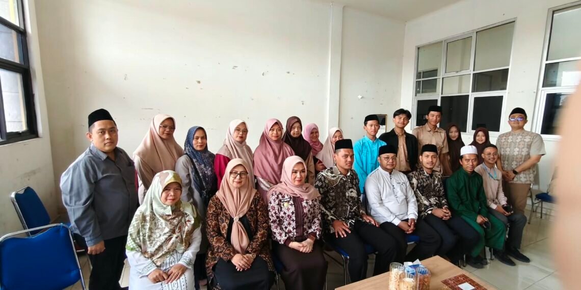 Kecamatan Cisaat dan KUA Cisaat Berikan Apresiasi kepada Peraih Prestasi Festival Religi
