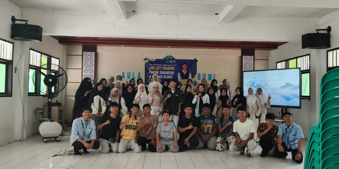 MAN 2 Sukabumi Gelar One Day Training Public Speaking dan Desain Grafis, Bekali Siswa Keterampilan Komunikasi dan Kreativitas Digital