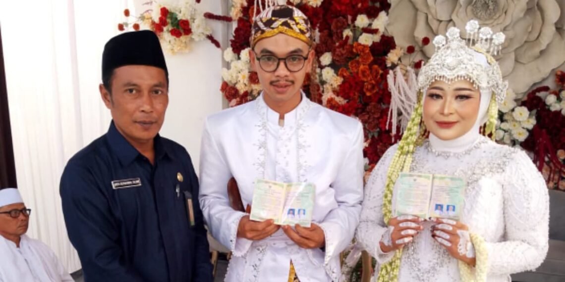 Penghulu KUA Surade Catat Pernikahan dan Berikan Nasihat Keluarga Sakinah